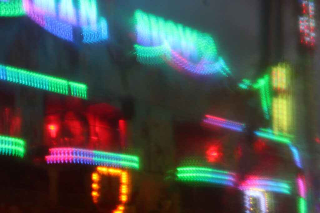 Photographie de la Foire St Romain avec un filtre coloré posé devant l'objectif