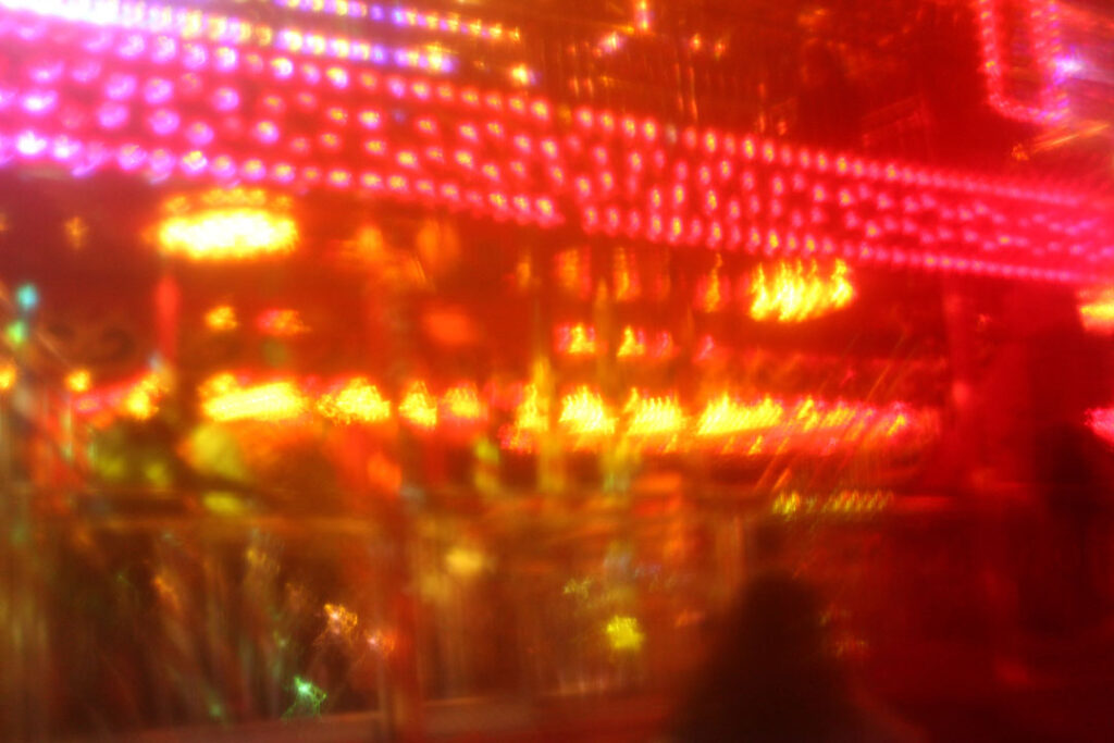 Photographie de la Foire St Romain avec un filtre coloré posé devant l'objectif