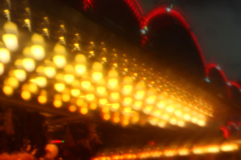 Photographie de la Foire St Romain avec un filtre coloré posé devant l'objectif