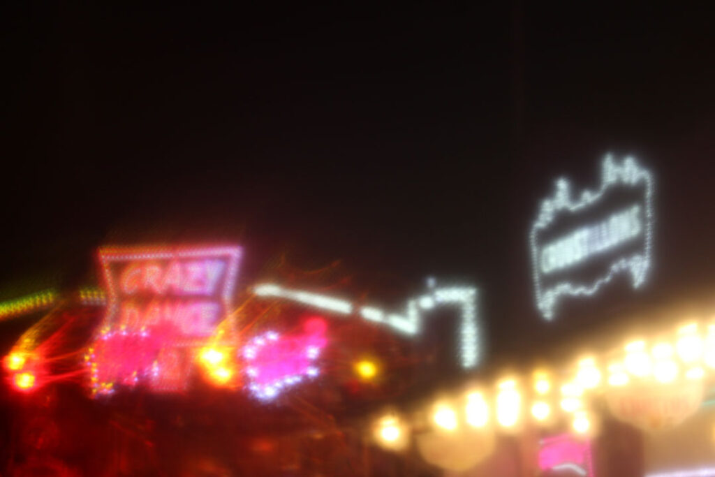 Photographie de la Foire St Romain avec un filtre coloré posé devant l'objectif